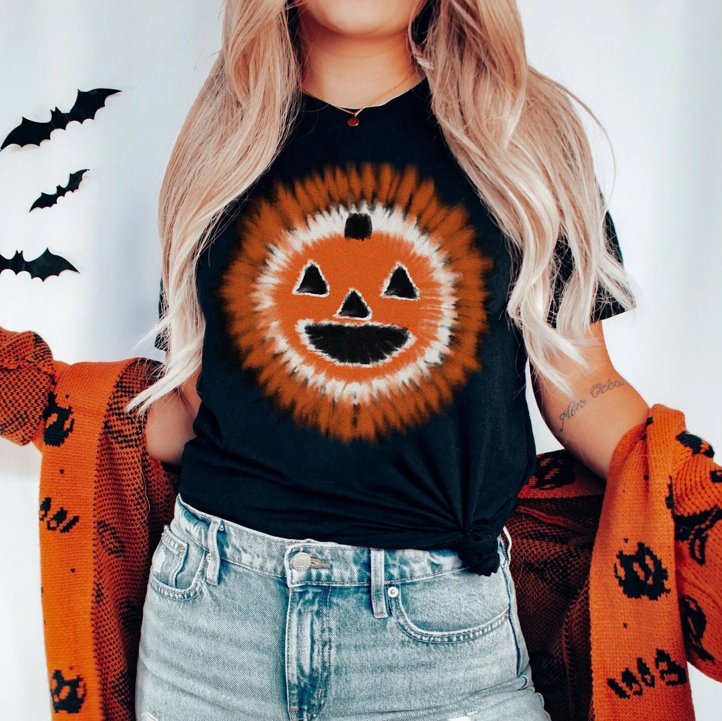 Tie Dye Effect Jack-o-lantern Halloween T-Shirt, Fall Autumn Pumpkin Shirt, Cute Retro Spooky Season Halloween Tshirt Bleached effect