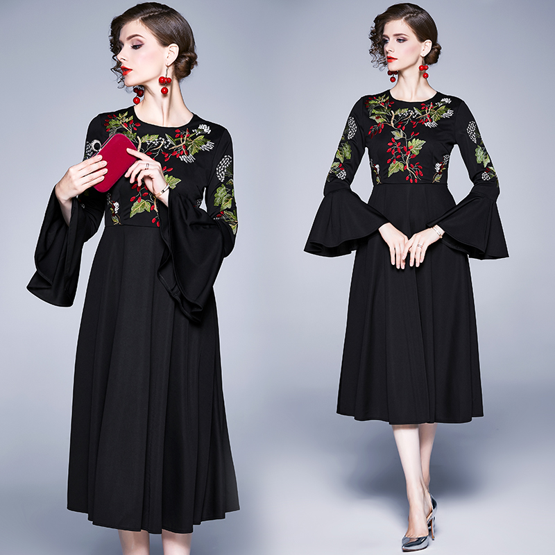 Autumn Embroidery Floral Midi Dress Woman Flare Sleeve High Waist Long Sleeve Dresses Chinese Fashion Vintage O-Neck Black Dress alx