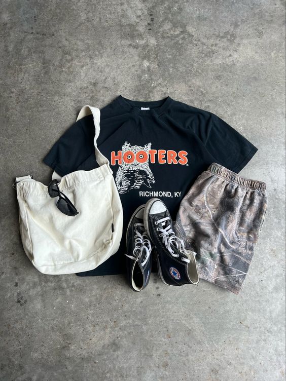 Hooters T-shirt