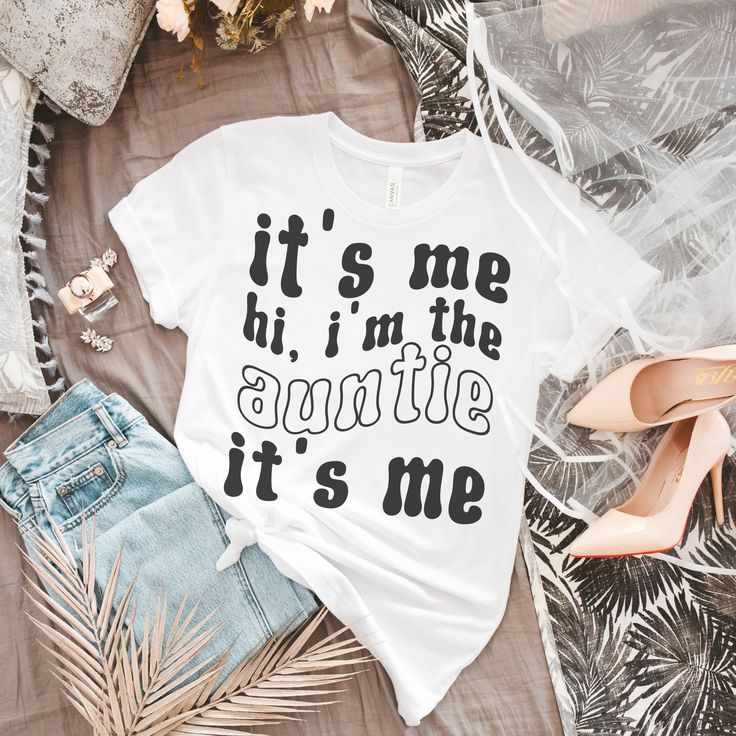 It’s Me, Hi Shirt Auntie Shirt Gift for Aunt Aunt Funny Pregnancy Shirt Pregnancy Reveal Titi Gift Best Auntie Shirt Pregnancy Announcement