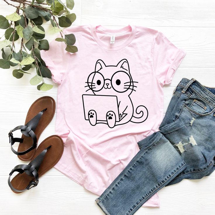 Nerd Cat Shirt- Cute Nerd Cat Shirt- Cat Shirt- Cat Lover Shirt-Pet Lover Shirt- Cat Mom Shirt-Gift for Best friend- Valentine Gif 001