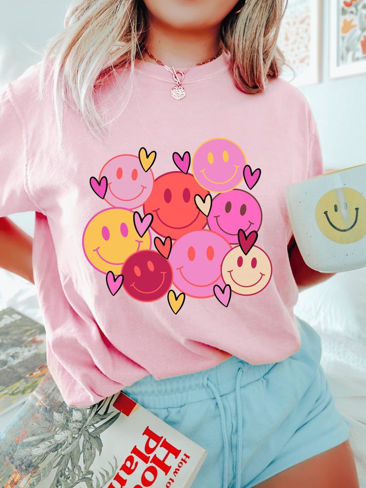 Smiley Face T-shirt, Retro Valentine’s Shirt, Valentines Shirt, XOXO Valentine’s Day