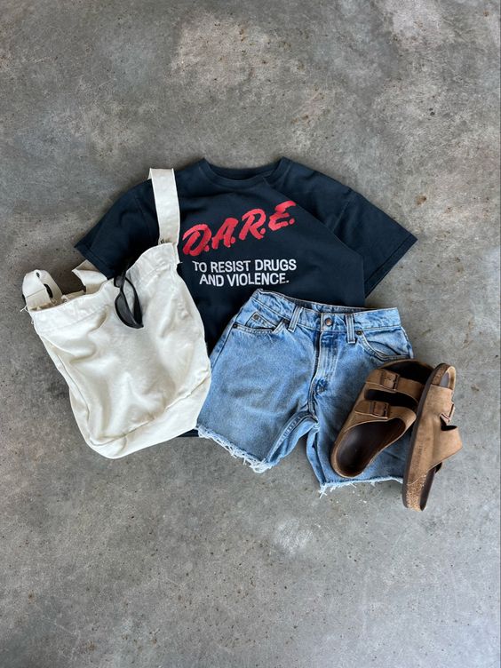 Vintage DARE graphic tee