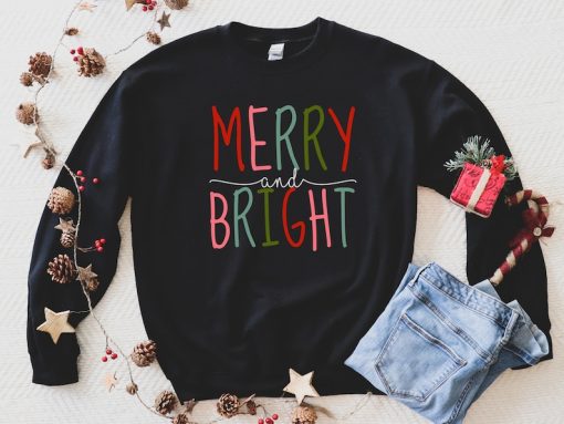 Womens Merry and Bright Crewneck Sweatshirt Long Sleeve Merry Christmas Sweatshirt Retro Fall Winter Pullover Tops